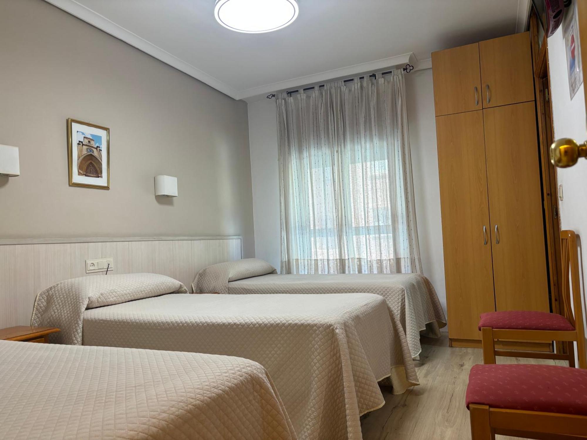 אלבאסטה Hostal Atienzar מראה חיצוני תמונה