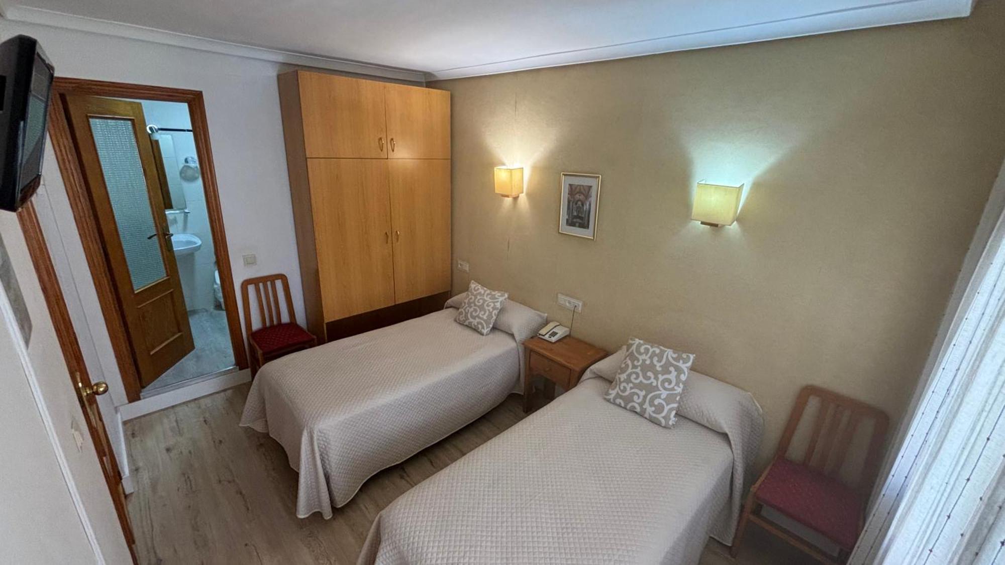 אלבאסטה Hostal Atienzar מראה חיצוני תמונה