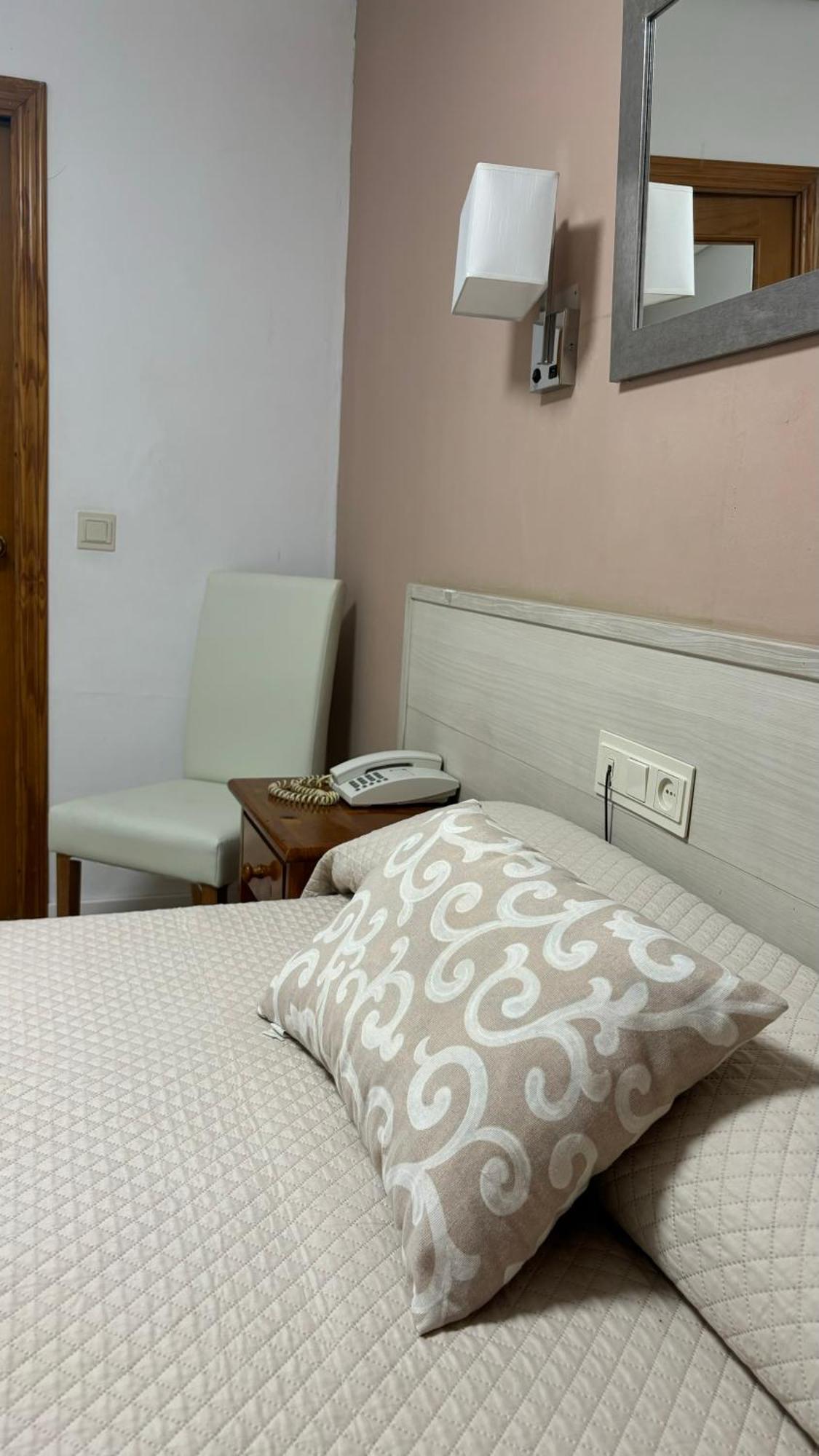 אלבאסטה Hostal Atienzar מראה חיצוני תמונה